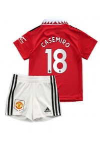 Manchester United Casemiro #18 Babyklær Hjemme Fotballdrakt til barn 2022-23 Korte ermer (+ Korte bukser)